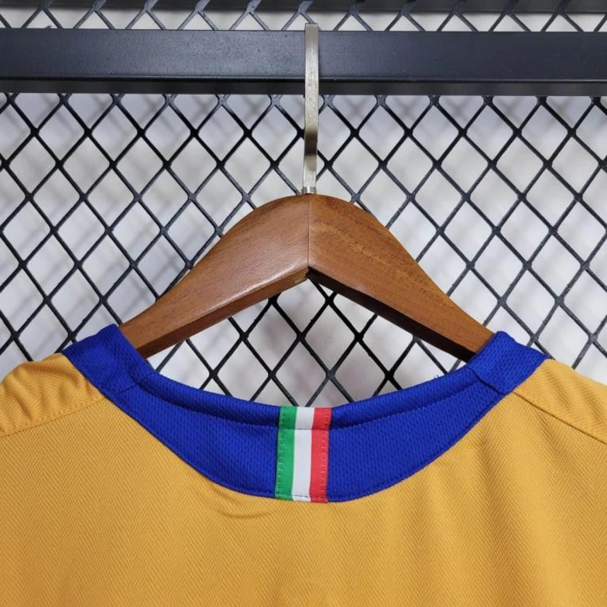 2005/06 Retro Juventus Third Jersey