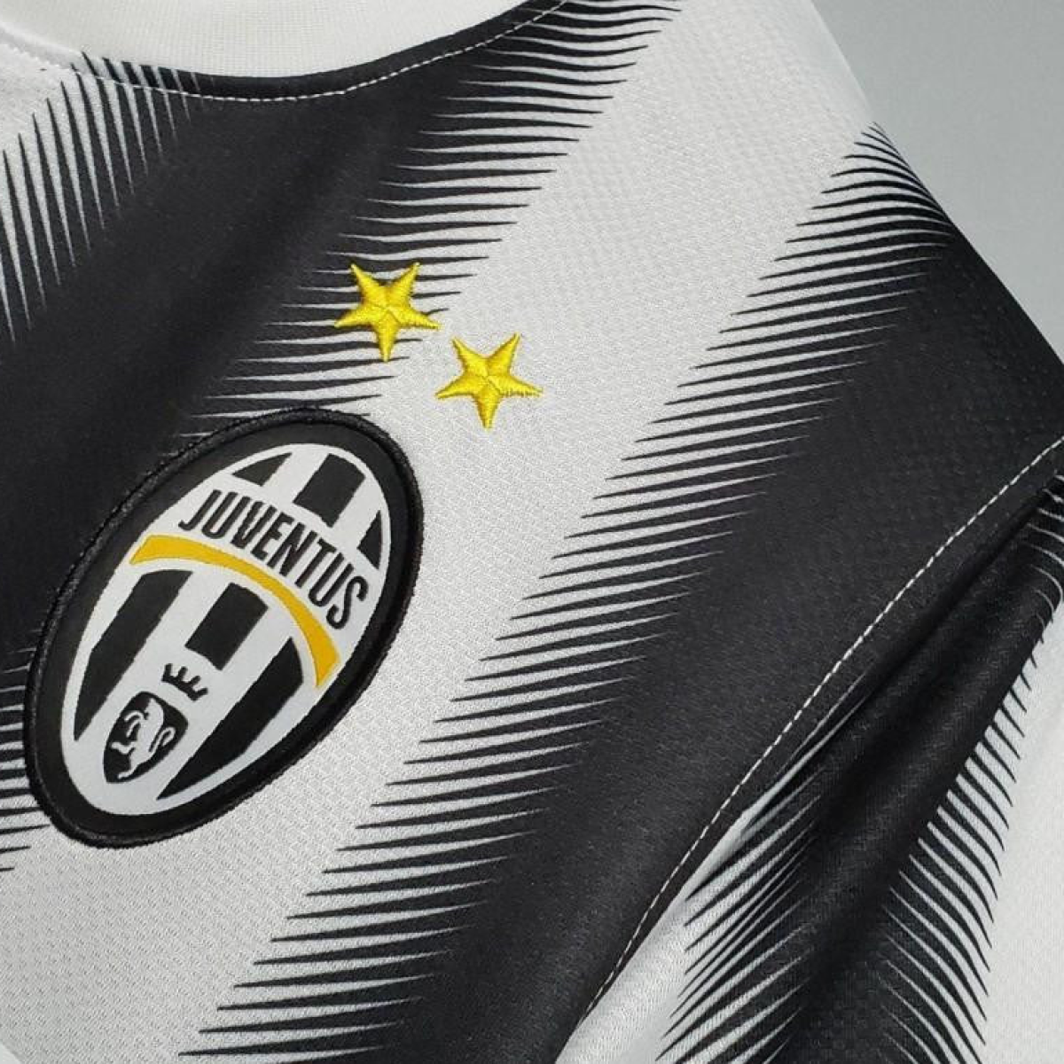 Retro 10/11 Juventus Home Jersey