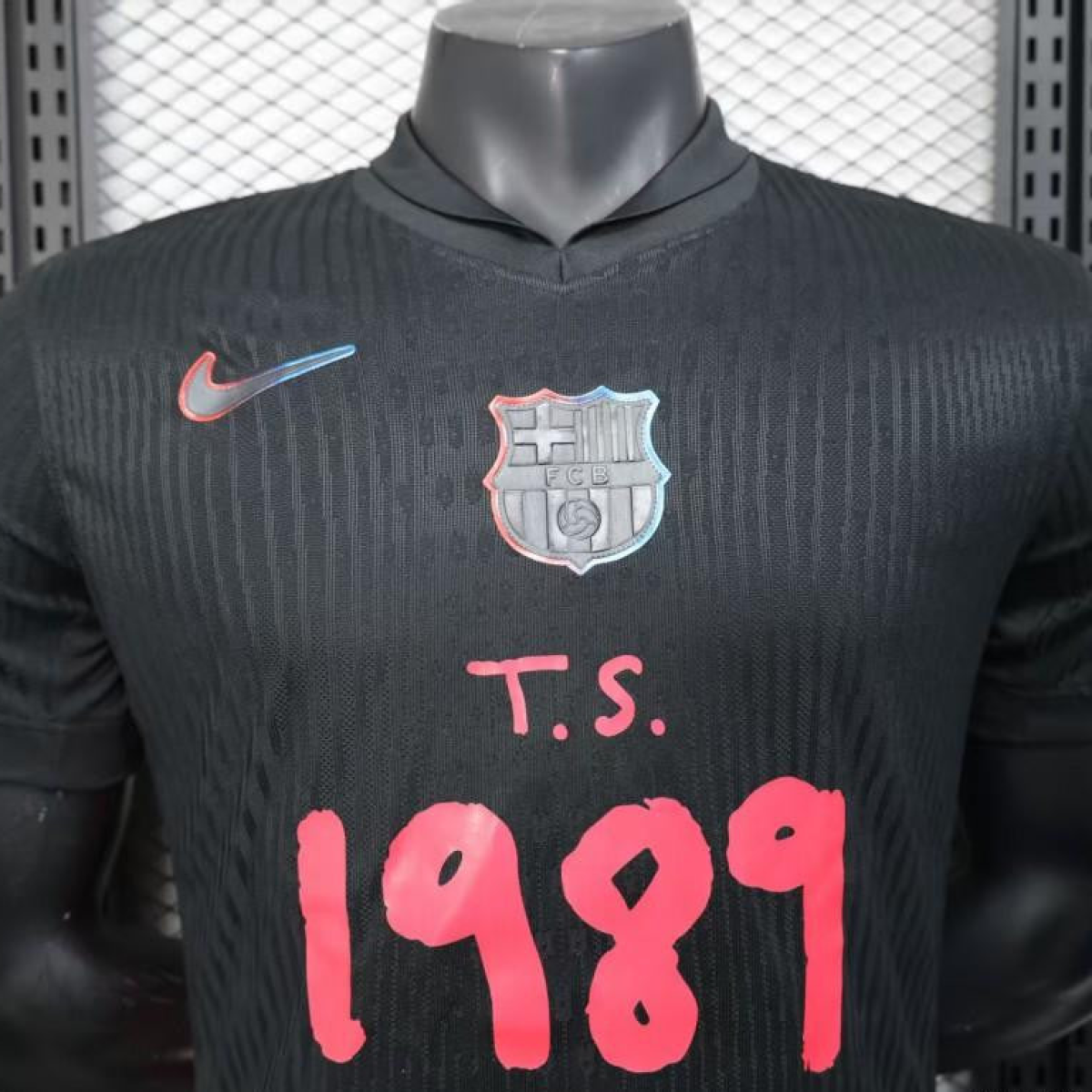 Player Version 25/26 FC Barcelona Black with Pink "T.S. 1989" Jersey