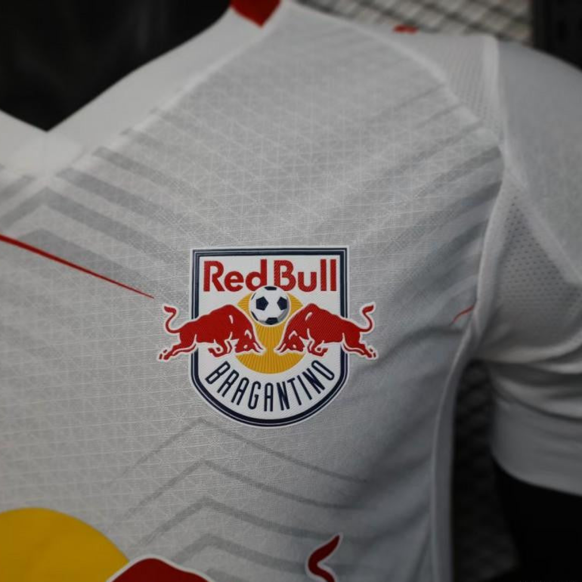 Player Version 25/26 RB Leipzig White with Chevron Pattern and Red Bull Logo Jersey