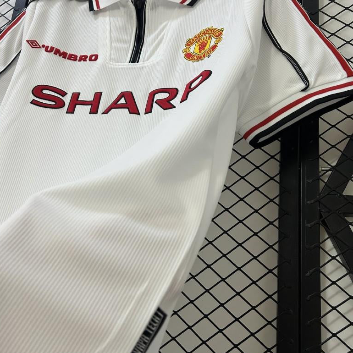 98/99 Retro Manchester United Commemorative Edition
