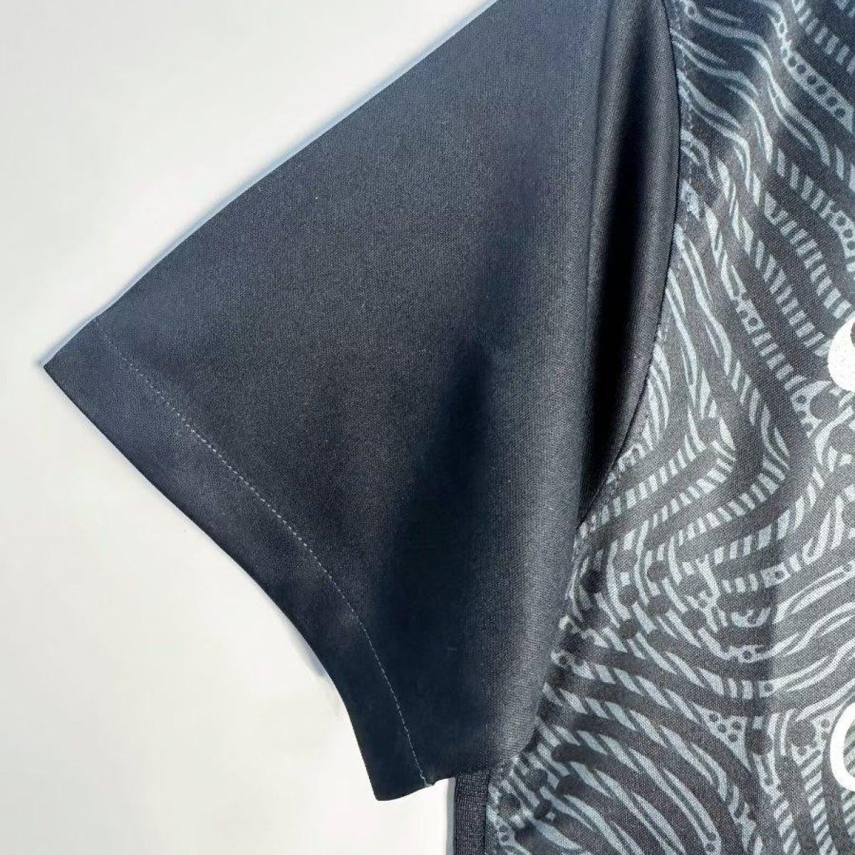 Retro 20/21 Liverpool Black Goalkeeper Jersey