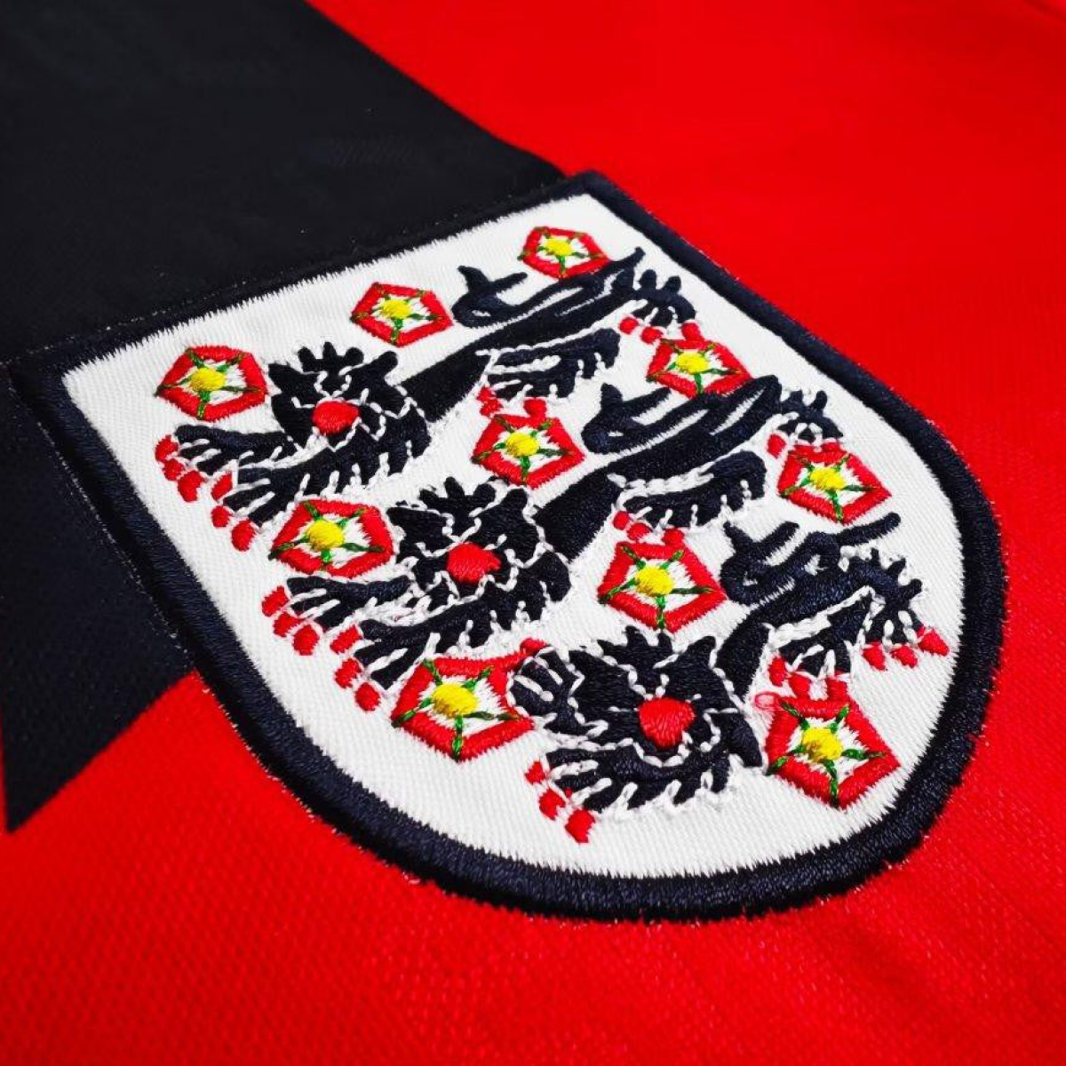 Retro 1992 England Away Red Jersey