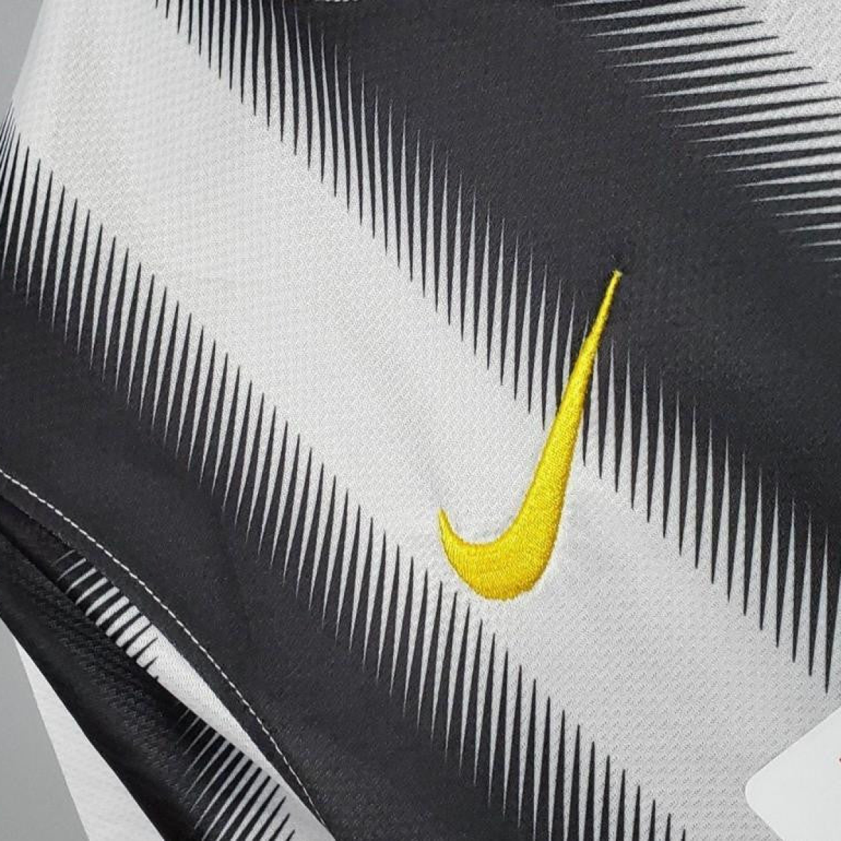 Retro 10/11 Juventus Home Jersey