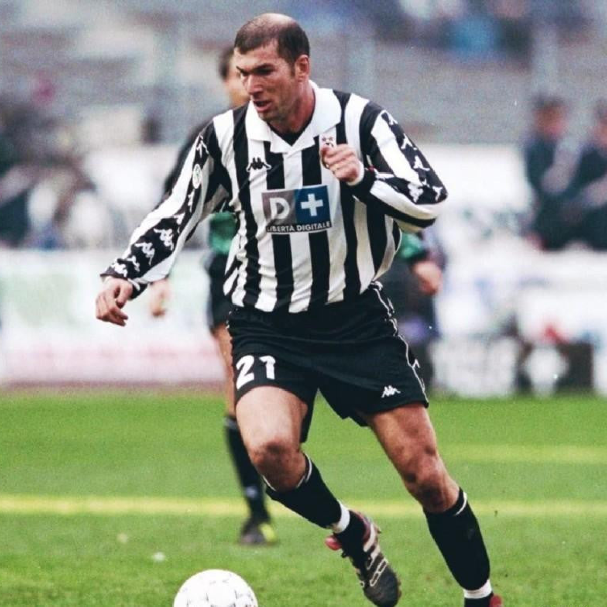 Retro 99/00 Juventus Home Jersey
