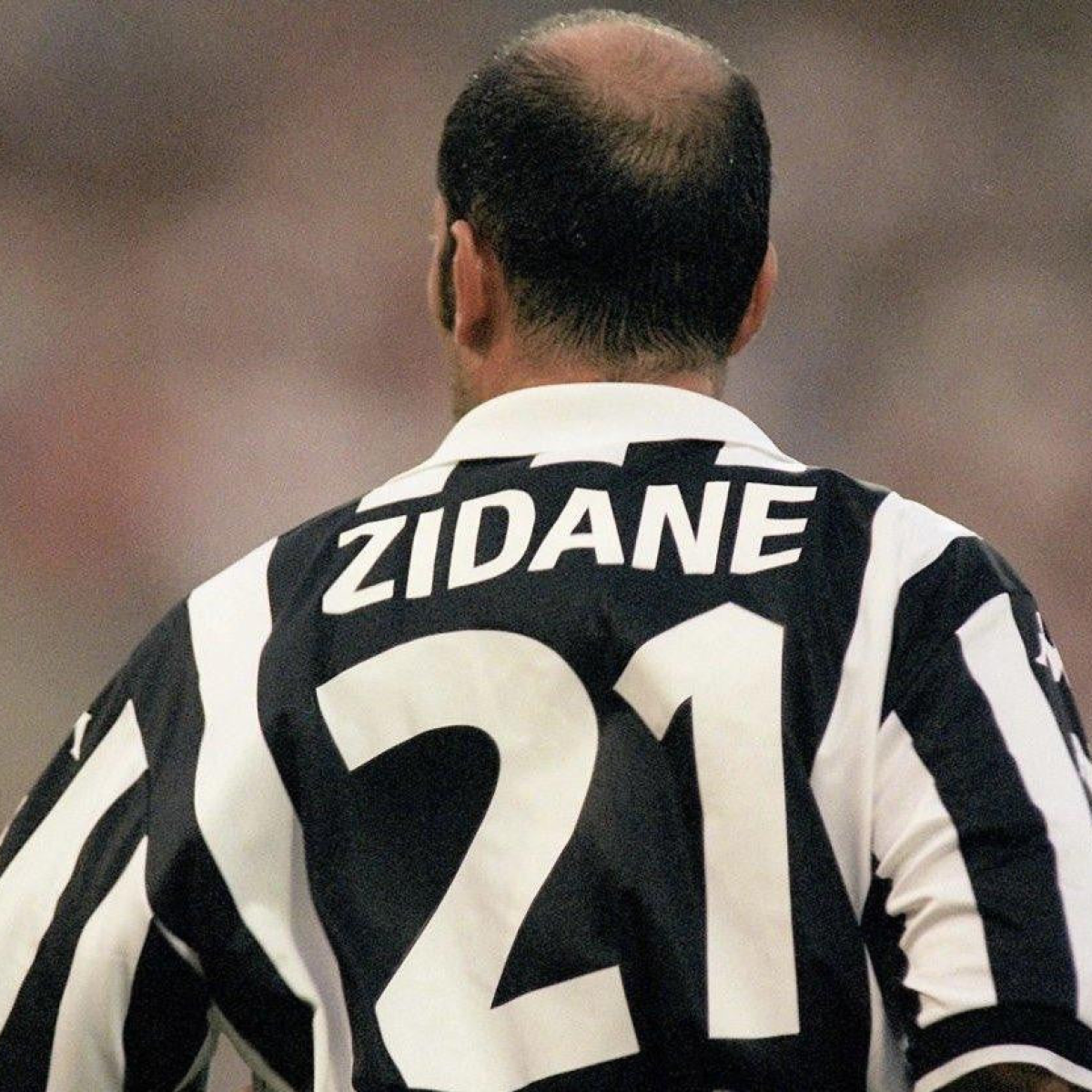 Retro 99/00 Juventus Home Jersey