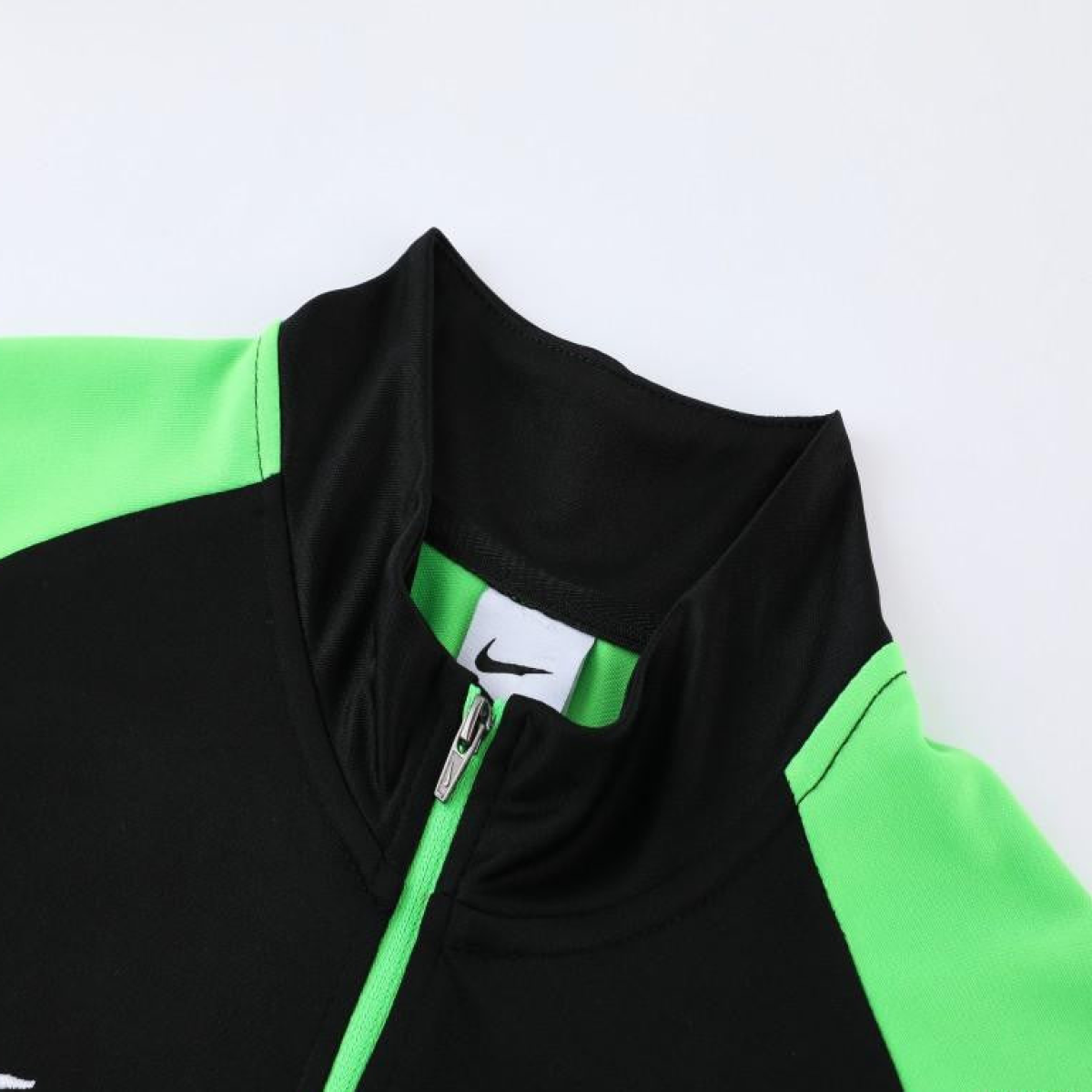 2023 NIKE Black Green Half Zipper Jacket +Pants
