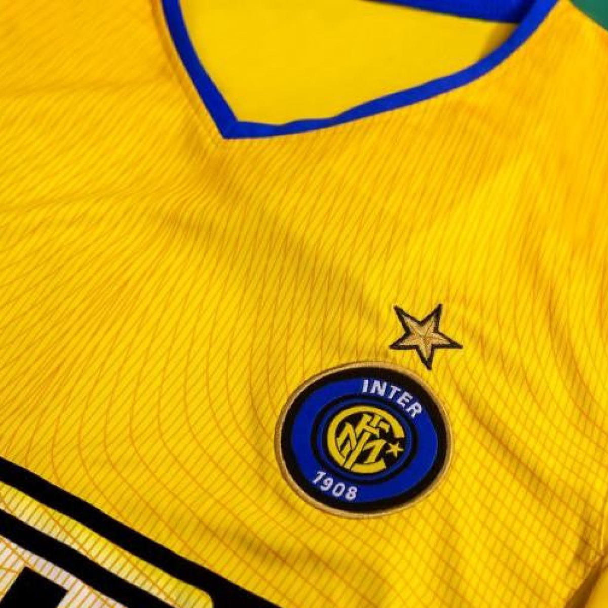 Retro 02/03 Inter Milan Third Yellow Jersey