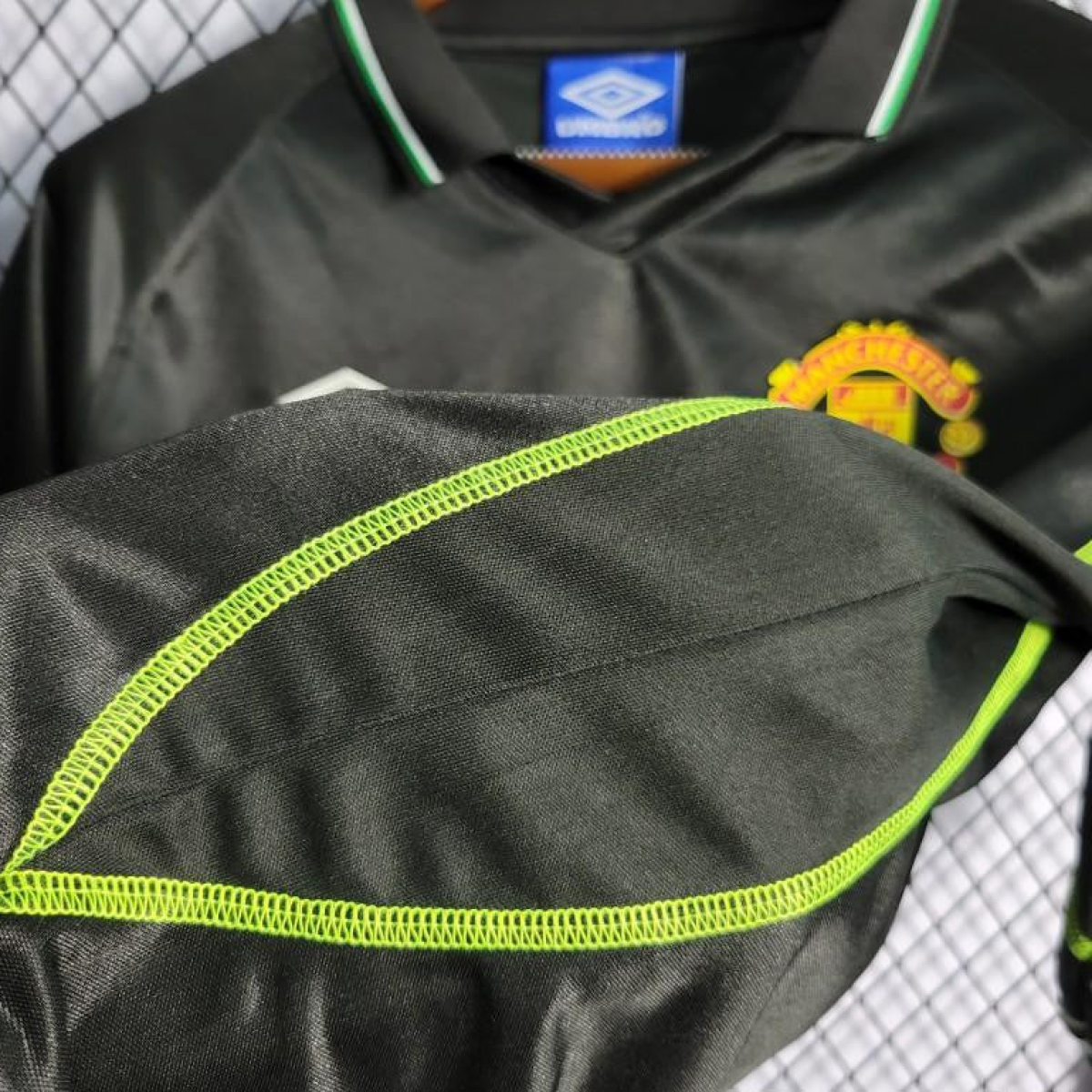 Retro 98/99 Manchester United Black Third Jersey
